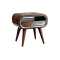 Moderne nachtkastje met houten afwerking en metalen details