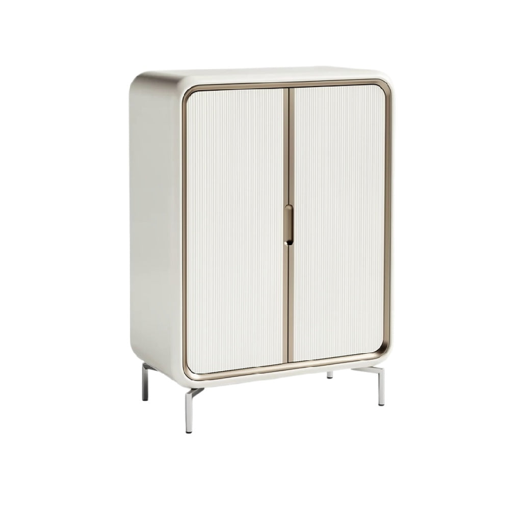 Moderne Kast met Strakke Lijnen en Gouden Accenten